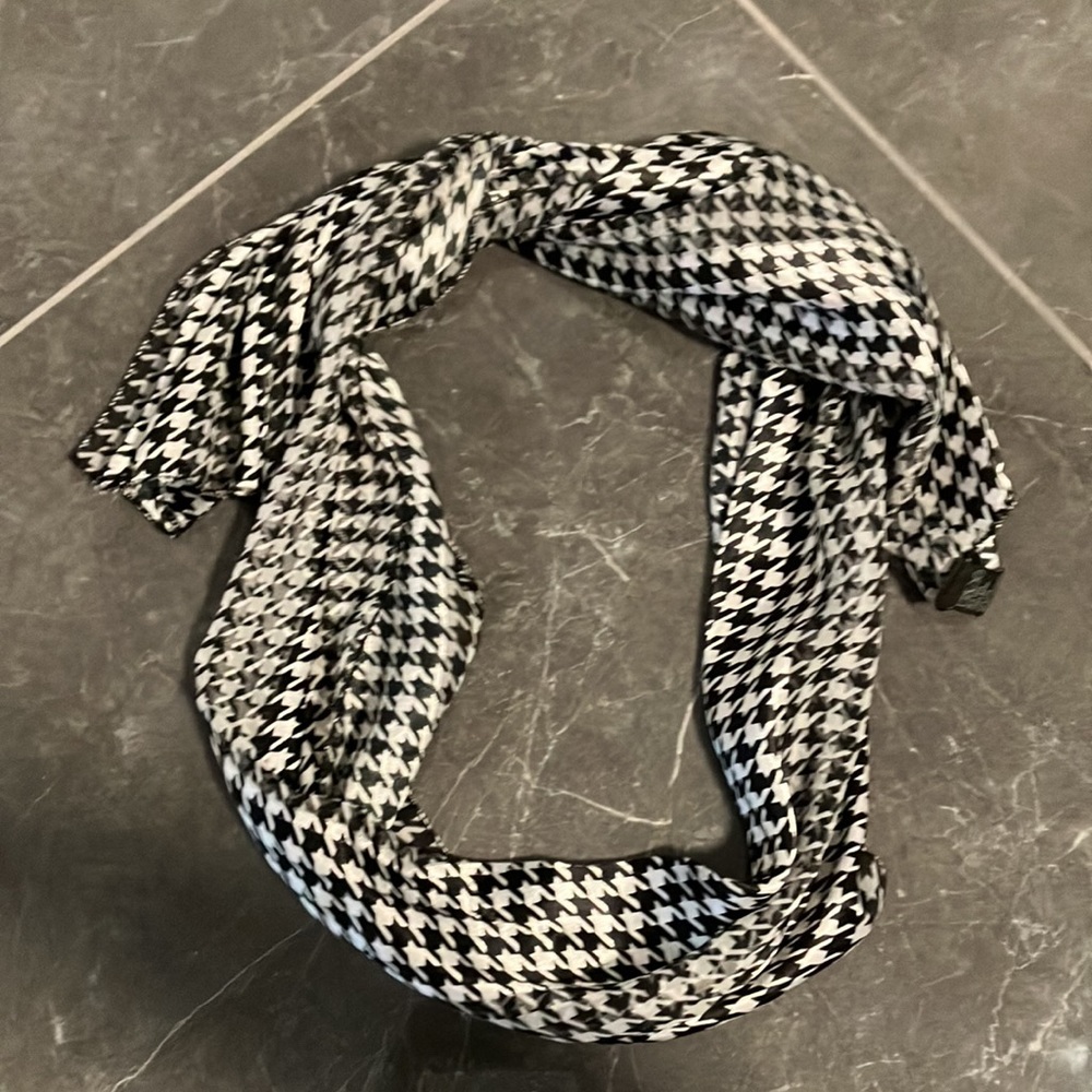 Houndstooth scarf